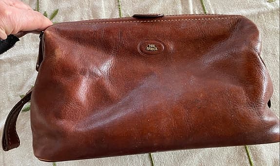 Necessär i läder, märke The Bridge