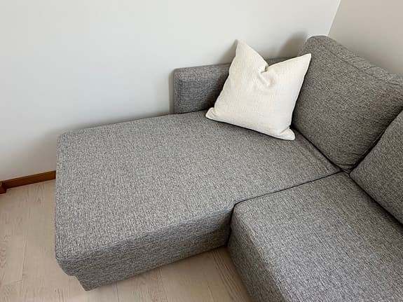 Bäddsoffa ifrån Mio, model Skaftö - grå färg, 3 sits, flyttbar schäslong