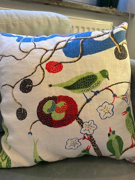 Kudde i svenskt tenn tyg