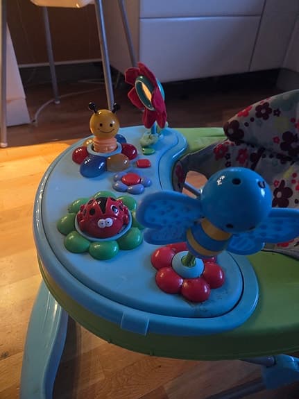 Gåstol / baby walker med aktivitetsbord
