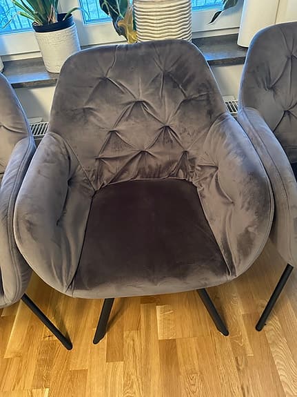 4 stolar från mio grå sammet/velour