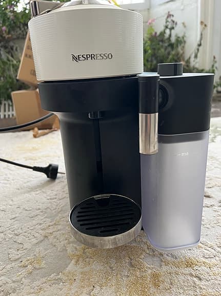 Nespresso Vertuo Lattissima Kapselmaskin By Delonghi