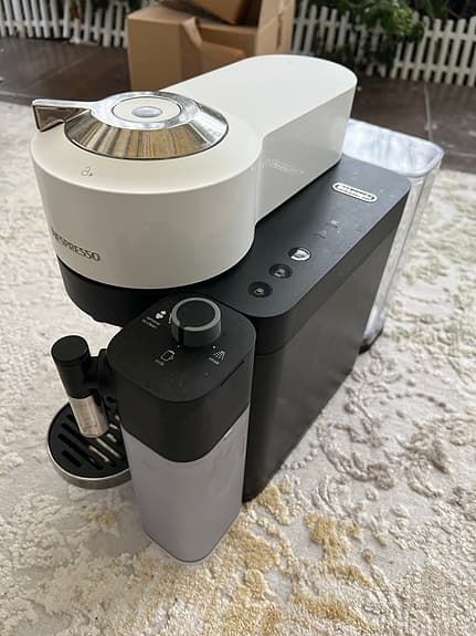 Nespresso Vertuo Lattissima Kapselmaskin By Delonghi