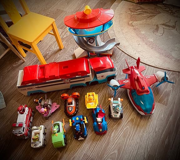 Paw Patrol lekset fordon, lastbil, flygplan och torn