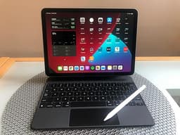 iPad Air 5 + Magic Keyboard (US) + pencil