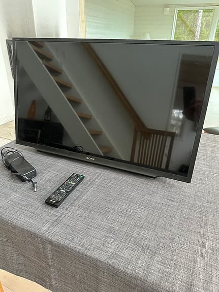 Sony 32 TV med svängbart väggfäste