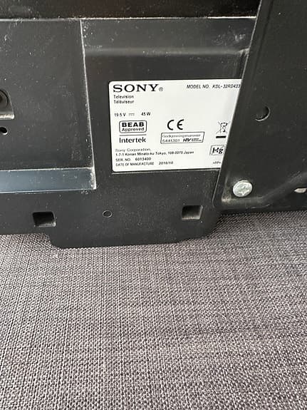 Sony 32 TV med svängbart väggfäste