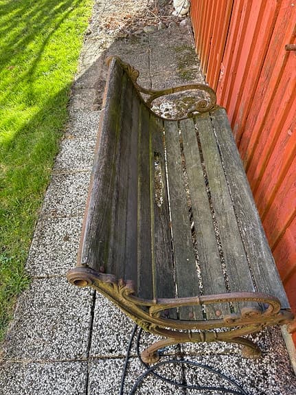 Norrahammars Bruk trädgårdsbänk gjutjärn och trä.