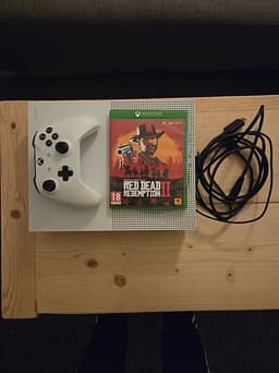 Microsoft Xbox One spelkonsol vit med handkontroll och spel