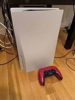 Sony Playstation 5 spelkonsol vit med DualSense-handkontroll röd