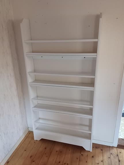 bokhylla tallrikshylla