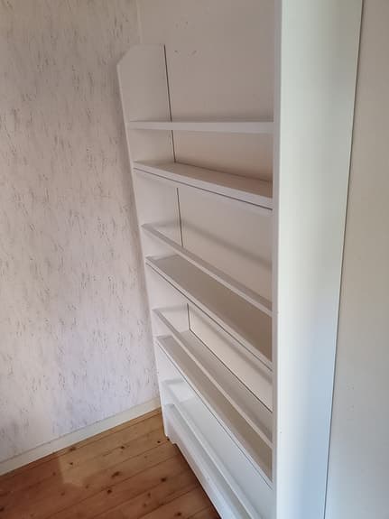 bokhylla tallrikshylla