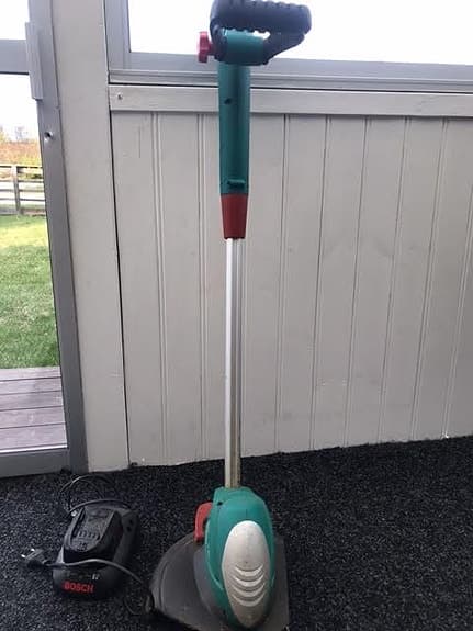 BOSCH Batteridriven Grästrimmer  med teleskop skaft grön