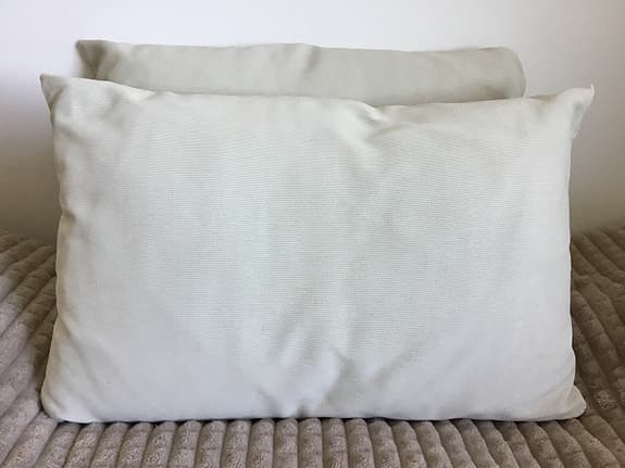 Dynor  Ikea 2 ryggkuddar beiga Hållö