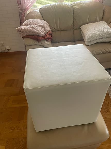 Pall kubform vit konstläder