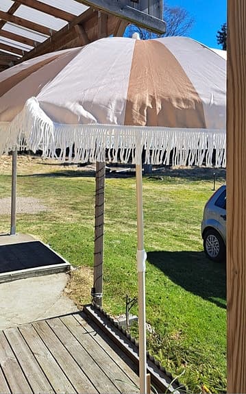 Parasolll d.200 med fransar beige och vit