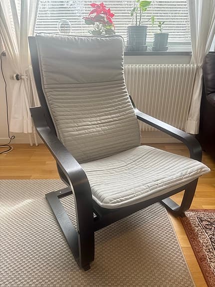 Fåtölj från ett rök och husdjursfritt hem.