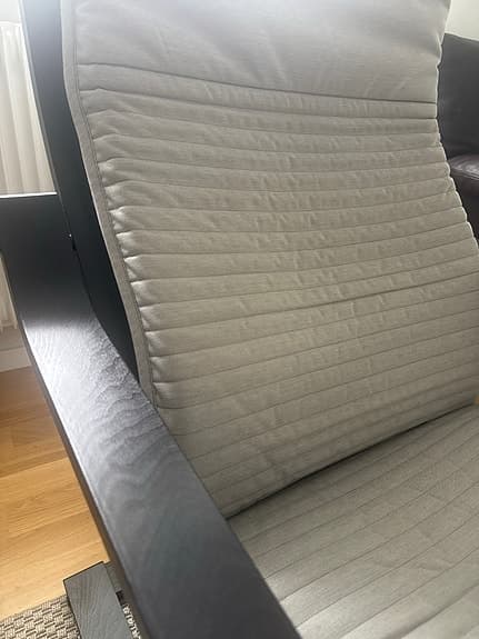 Fåtölj från ett rök och husdjursfritt hem.