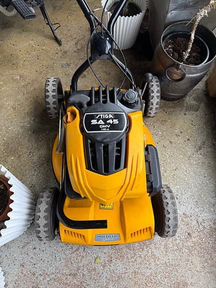 Stiga SA 45 Multiclip Självgående gräsklippare gul