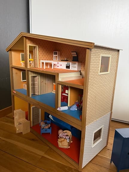Lundby dockskåp trä med möbler