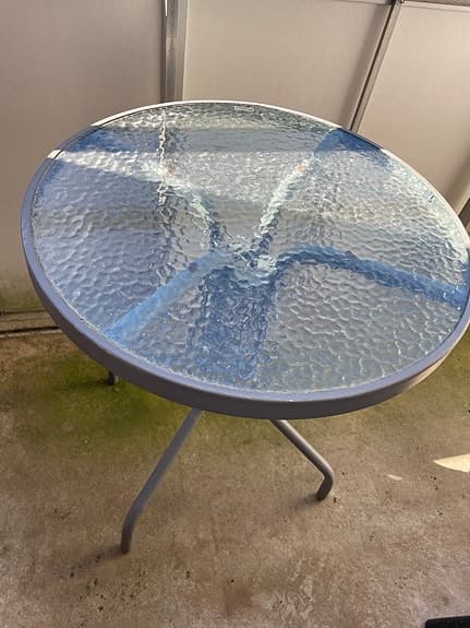 Runt trädgårdsbord glas metall