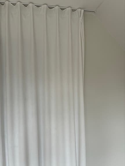 4 st gardinlängder Mio vit sammet