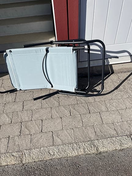Solstol hopfällbar ljus sits med svart stålstomme