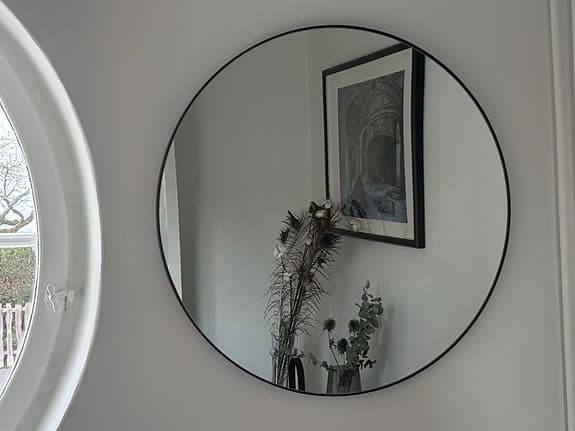 AYTM rund spegel svart ram