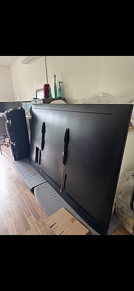 Samsung 85” QLED 4K Smart TV – Komplett med väggfäste