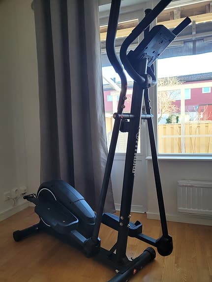 FitNord crosstrainer med träningsdator svart