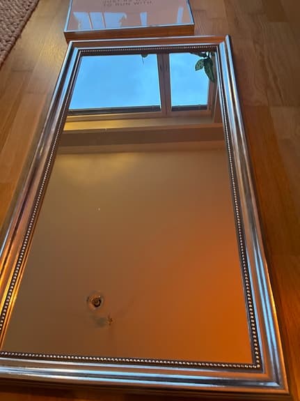 IKEA spegel med silverfärgad ram
