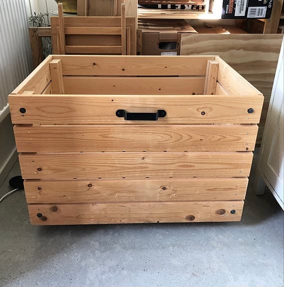 Kraftig stor trälåda på hjul