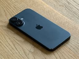 iPhone 16 - 128 GB  - Svart - Helt ny skärm