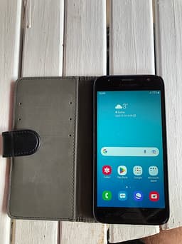 Samsung Galaxy J3 (2017) smartphone svart