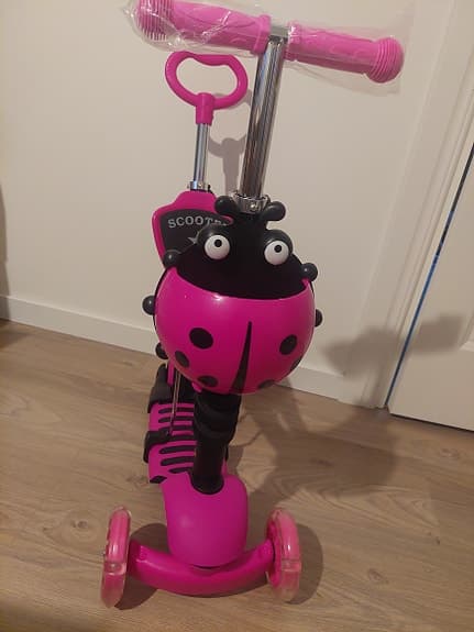 Rosa 5-i-1-sparkcykel med nyckelpiga för barn, sadel och körhandtag