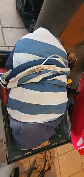 Partytält vikbart ställning med blåvit duk