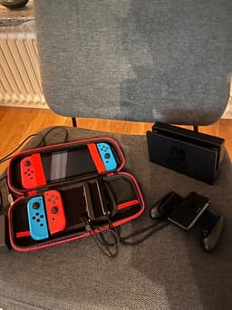 Nintendo Switch spelkonsol neonröd/neonblå med tillbehör och Super Mario Party