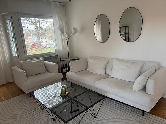 Soffa och fåtölj ljus beige/vit tyg