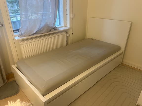 2 ST IKEA säng med förvaring vit