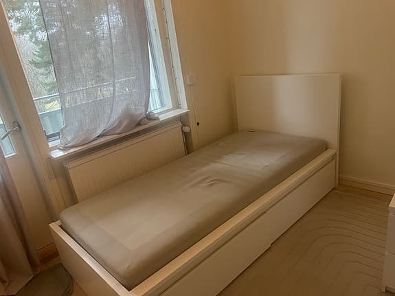 2 ST IKEA säng med förvaring vit
