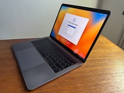 MacBook Air M2, 16GB RAM, 256GB SSD 13"