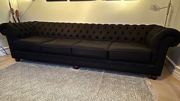 Soffa chesterfieldstil tyg mörk