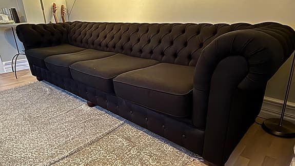Soffa chesterfieldstil tyg mörk