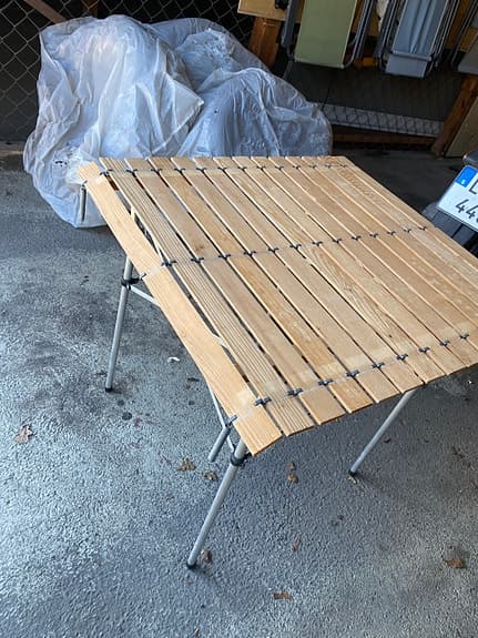 Tält med förtält och hopfällbart campingbord