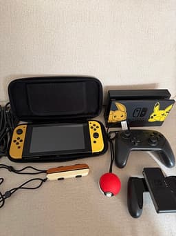 Nintendo Switch Pokémon edition med Pokémon boll, pro kontroll och väska