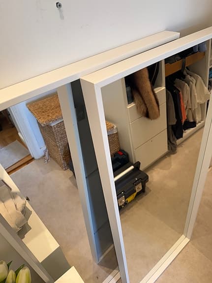 Vit helkroppsspegel från ikea