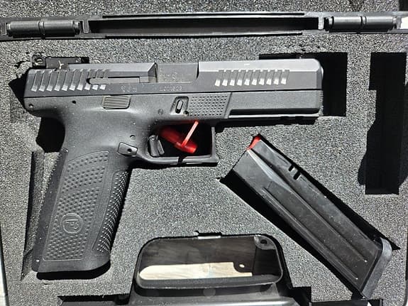 CZ P-10 F + IPSC utrustning
