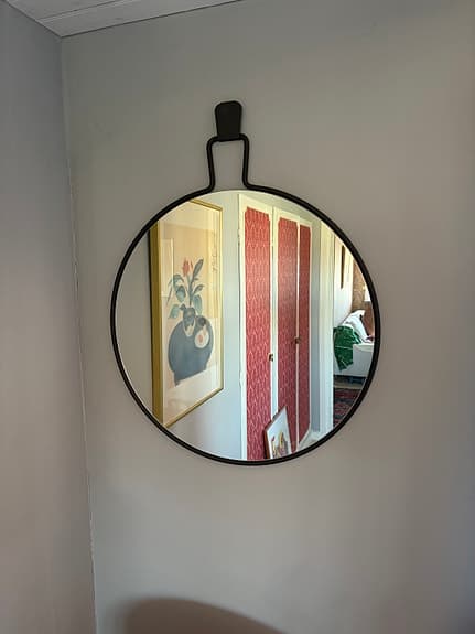 Spegel med svensk smidesram
