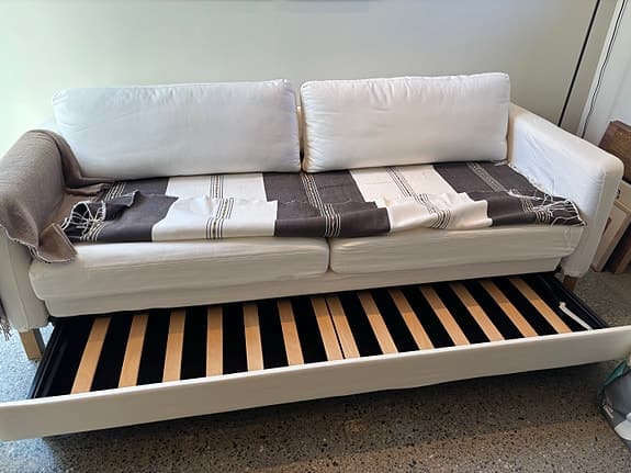 Vit bäddsoffa från IKEA