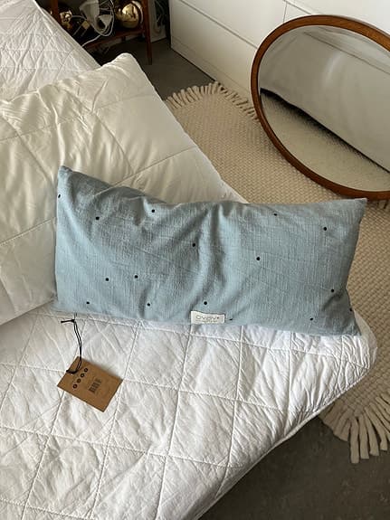 Oyoy living design kudde Dot dusty blue 60x30